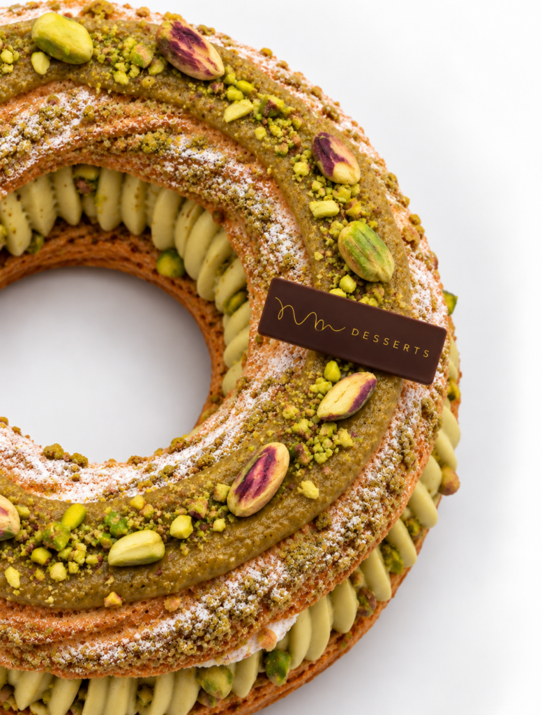 Detail pistáciového Paris-Brest XL